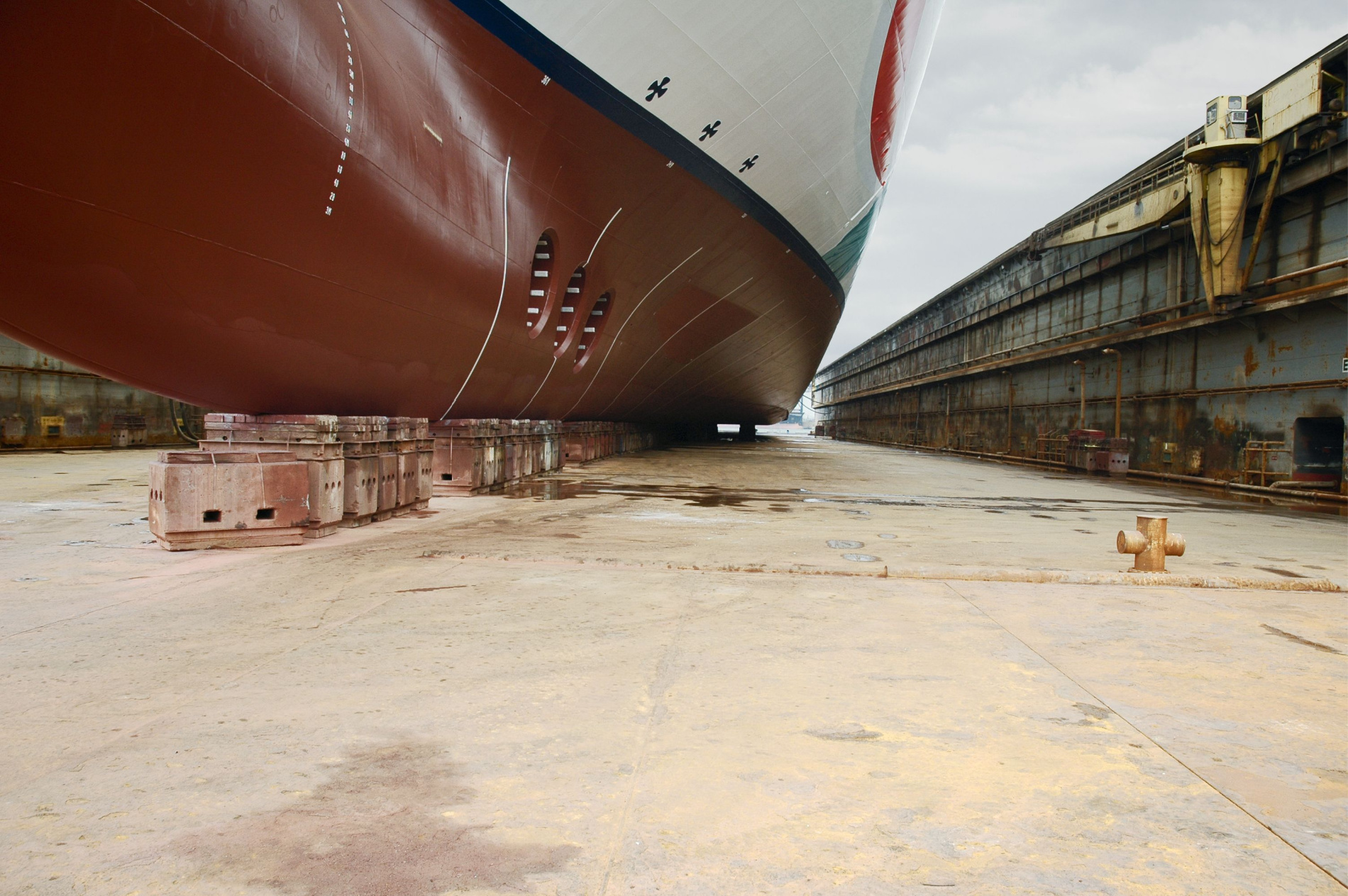 Legal and financial help for former shipbuilders affected by asbestos