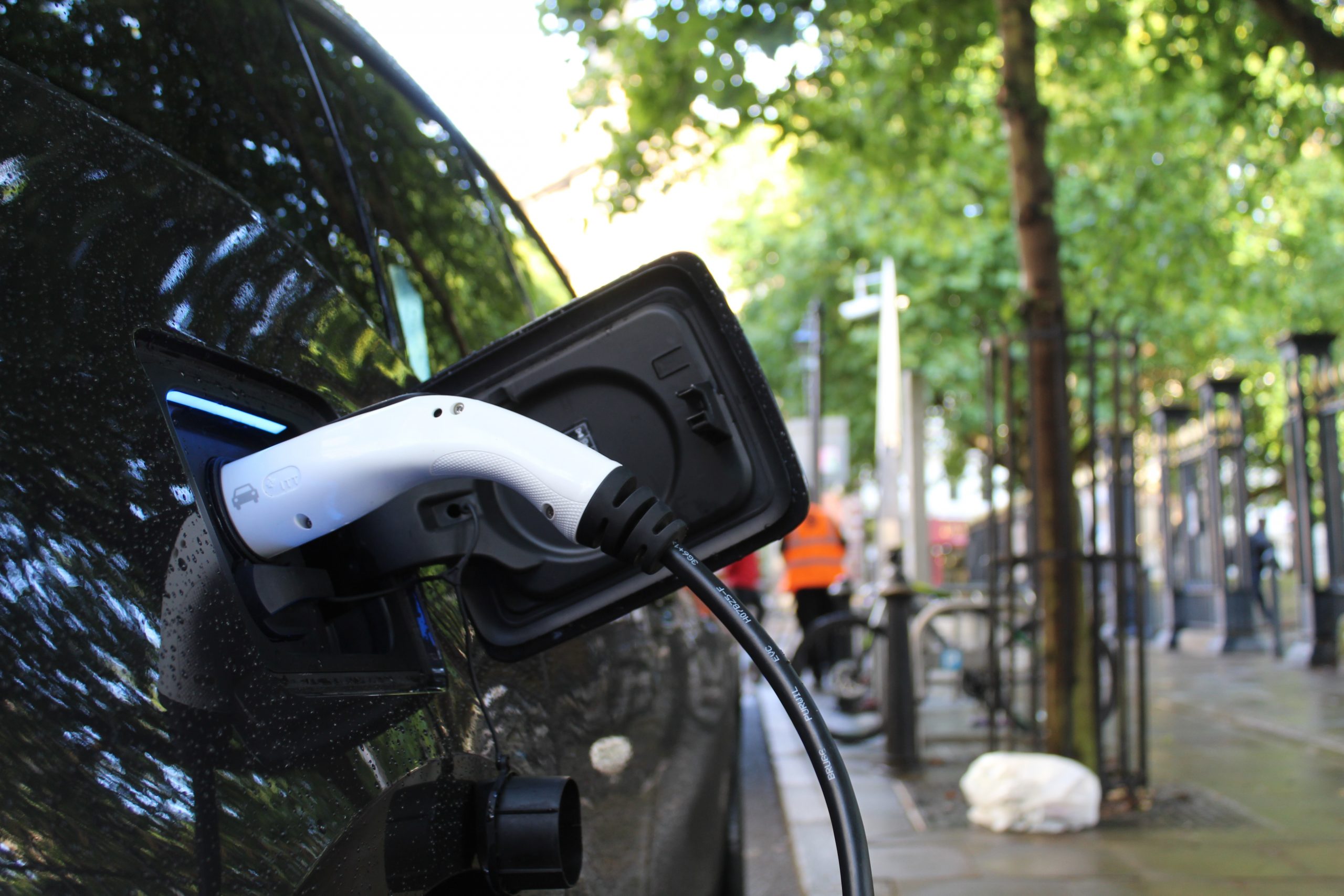 The dangers of electric cars for pedestrians
